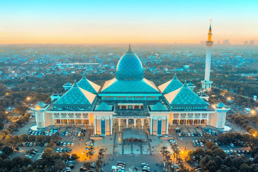 masjid agung terbesar di Indonesia