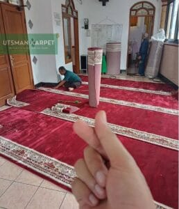 Pemasangan Karpet untuk Masjid Al Iman Pondok Kelapa