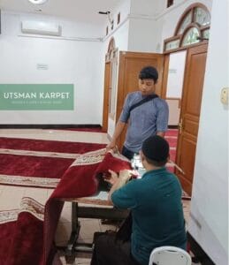 Proses Obras karpet untuk Masjid Al Iman Pondok Kelapa