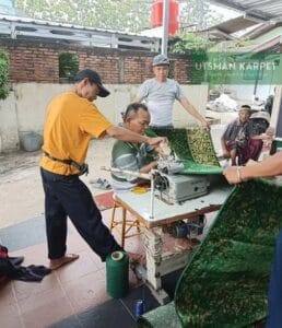 Proses Obras karpet untuk Mushola AL Furqon di Bambu Apus