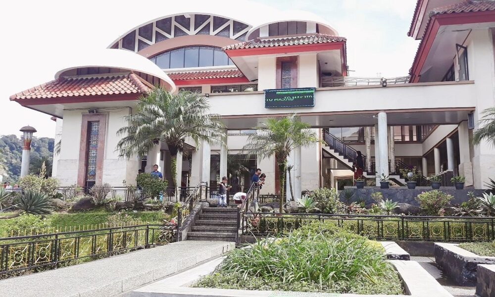 Masjid Attaawun Puncak Bogor Jawa Barat
